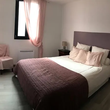 Maison Avec Jardin Dans Village Hébergement de vacances *