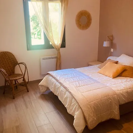 Maison Avec Jardin Dans Village *